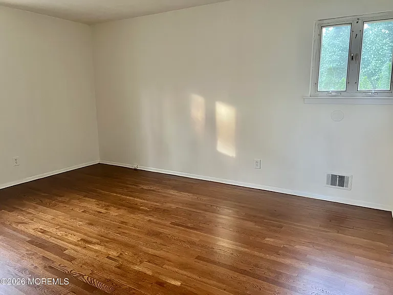 12 White Dr — Photo 11