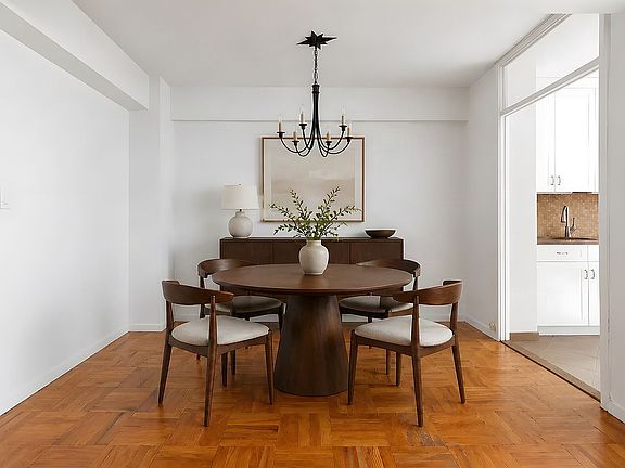 3rd image of 181 E 73rd St APT 6D