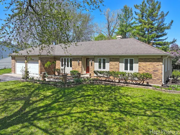 6308 Redbird Ln, Crystal Lake, IL 60012