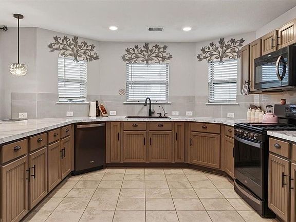4th image of 9839 Mills Field Dr