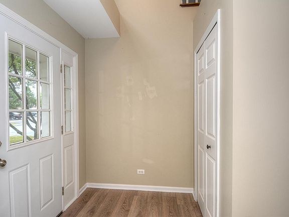 3rd image of 272 Ashbury Ln E