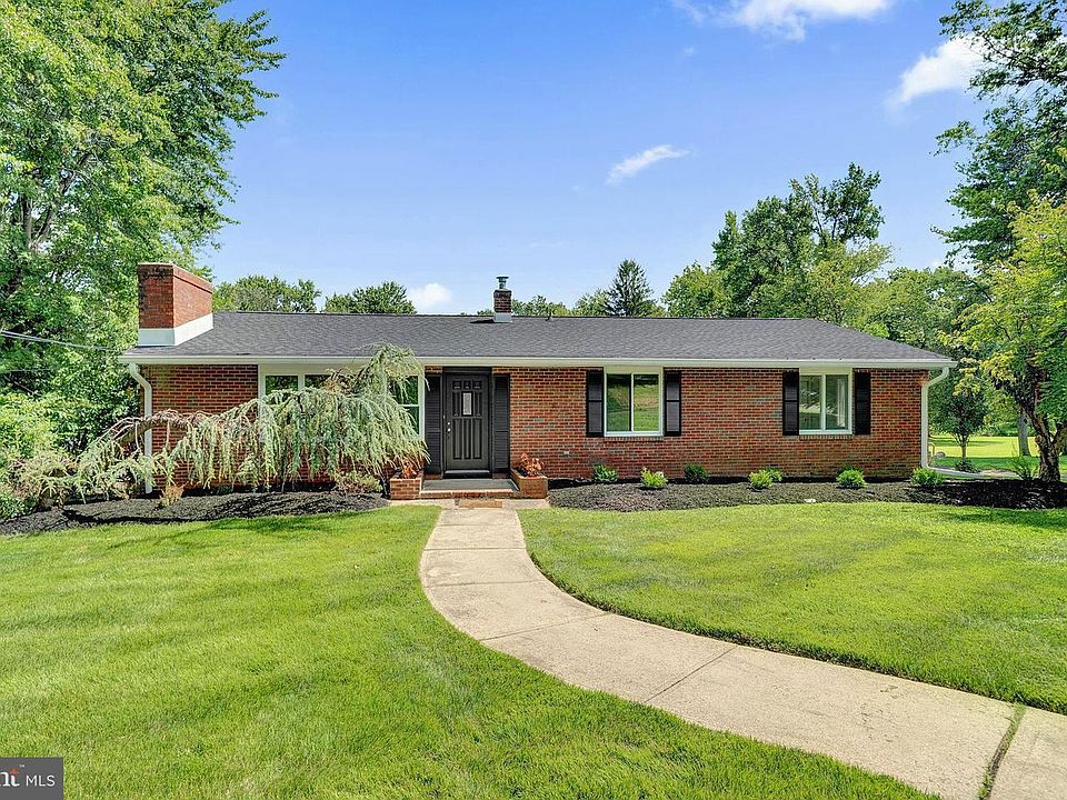 1st image of 7 Malaga Dr