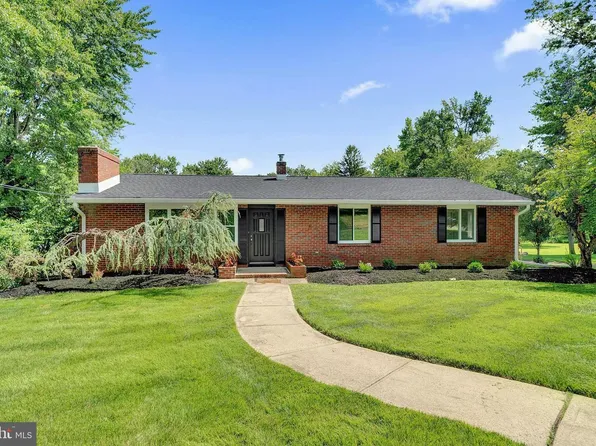 7 Malaga Dr, Ewing, NJ 08638