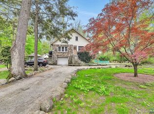 82 Bear Mountain Rd, Ringwood, NJ 07456