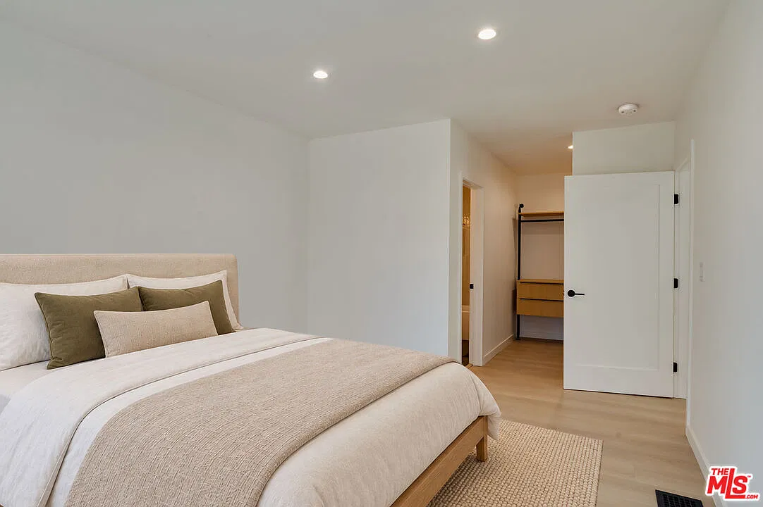 2 bed, 2.0 bath, 985 sqft, $4,500 — Photo 4