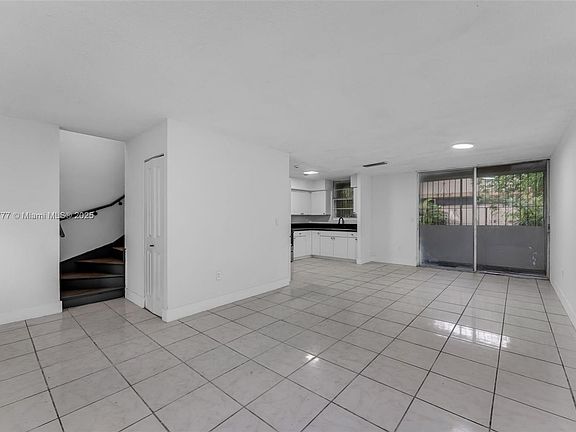 4th image of 6011 SW 69th St #72