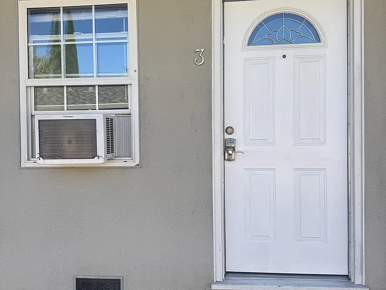 1359 Lewis St — Photo 2