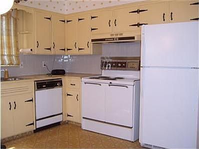 4th image of 940 Birch Hill Dr