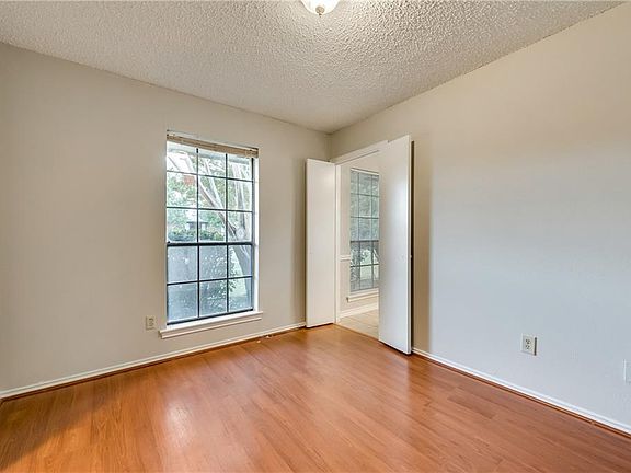 2nd image of 1323 Starling Ln