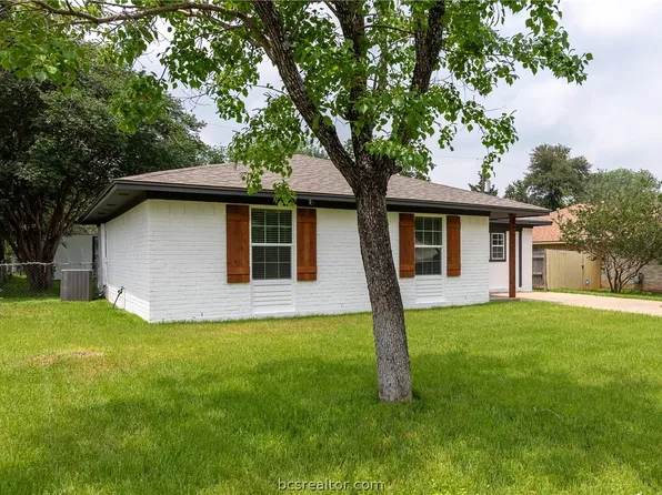 2502 Hardwood Dr, Bryan, TX 77803