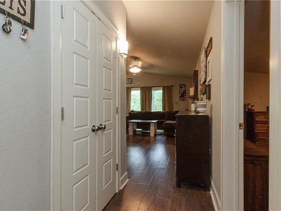 5th image of 36 Hampstead Ln