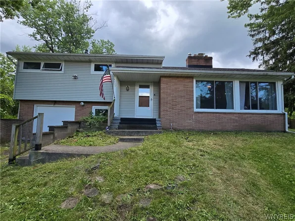 4429 Lake Ave, Lockport, NY 14094