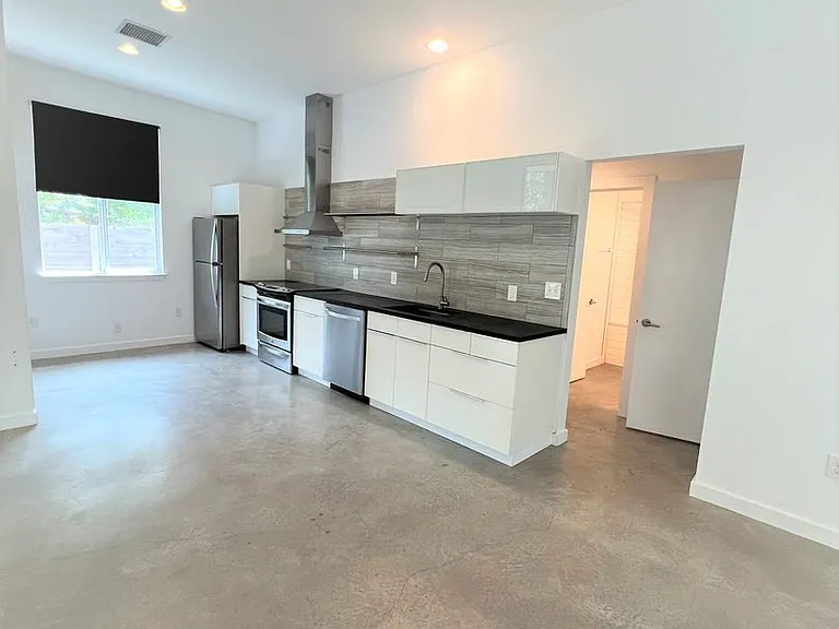2103 E 14th St #B — Photo 7