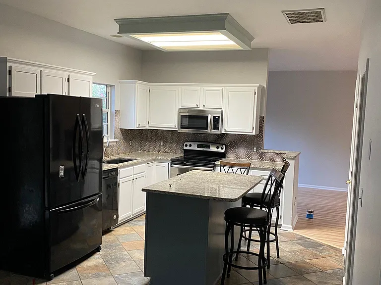 386 Arlington Dr — Photo 3