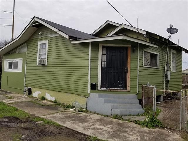 1st image of 2721 Law St