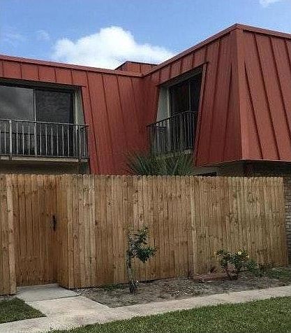 1st image of 3299 Gardens East Dr