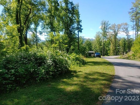 2nd image of 11 Hickory Top Ln