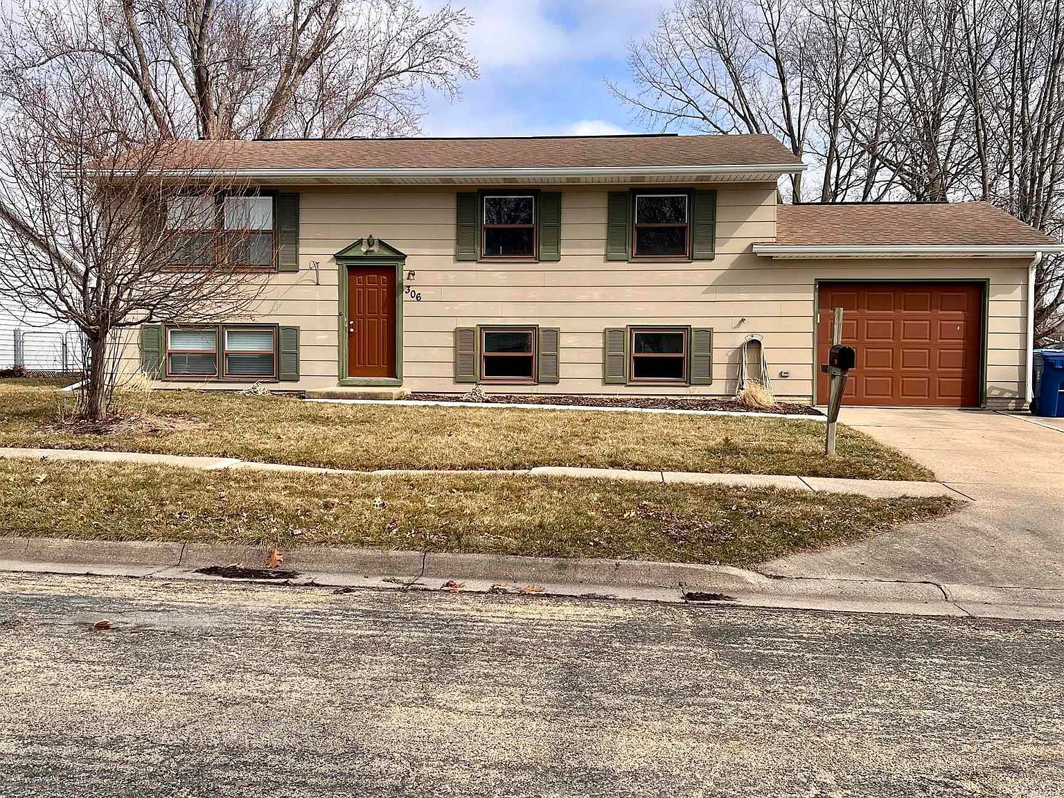 306 2nd Ave, De Witt, IA 52742 Zillow
