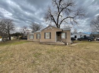 1451 Greenbrier Dr, River Oaks, TX 76114