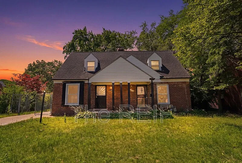 2 bed, 1.0 bath, $1,050 — Photo 2