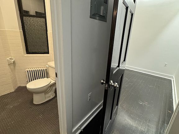 2nd image of 355 W 47th St APT 1RE