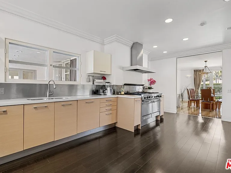 910 N Crescent Dr — Photo 12