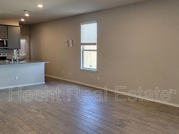 4th image of 2416 Dielman Dr