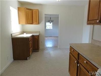 5th image of 718 Hickory Ln