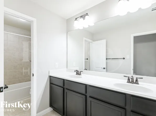 719 Shady Meadow Ln, Glenn Heights, TX 75154