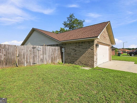 3rd image of 176 Wayfair Ln