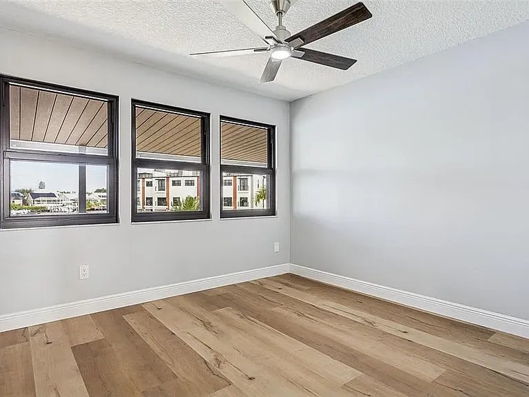 769 Kingston Ct — Photo 26