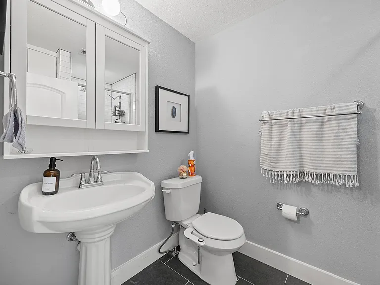 2120 Leander St — Photo 18