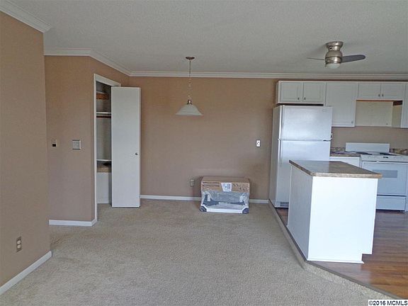 3rd image of 600 Briarstone Dr APT 10