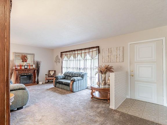 4th image of 122 Camelot Dr