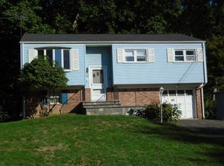 52 Vine Pl, Stamford, CT 06905