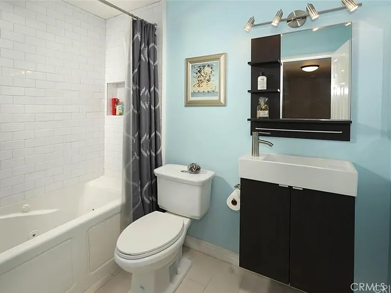 18640 Collins St #116 — Photo 13