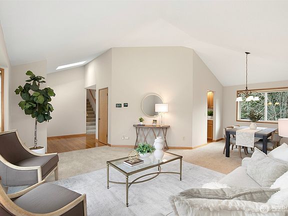 5th image of 8823 10th Drive SE