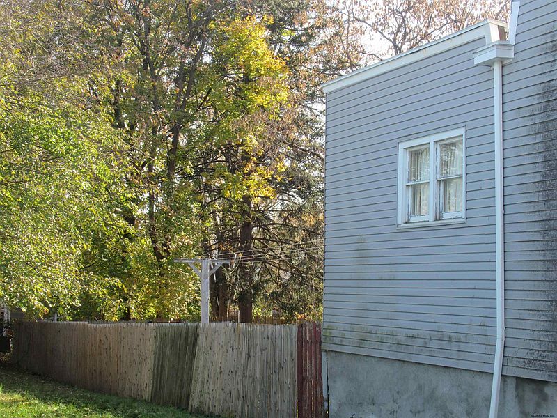 2nd image of 36 ONTARIO Street