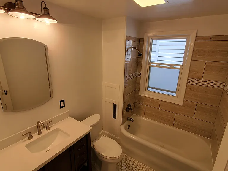 443 W 9th St #2 — Photo 2