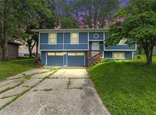 113 SW 21st St, Oak Grove, MO 64075