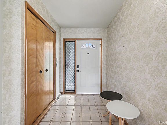 3rd image of 17491 Woodside St