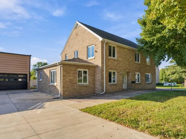 239 S Walnut Ave, New Hampton, IA 50659
