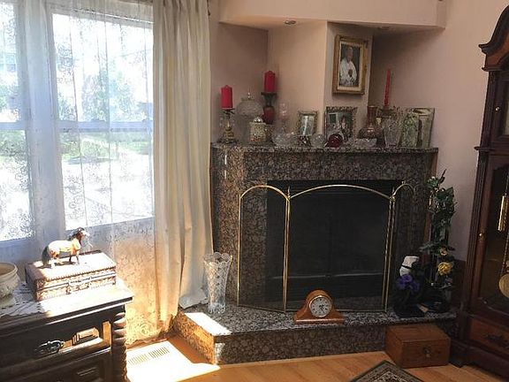 4th image of 3322 N Narragansett Ave