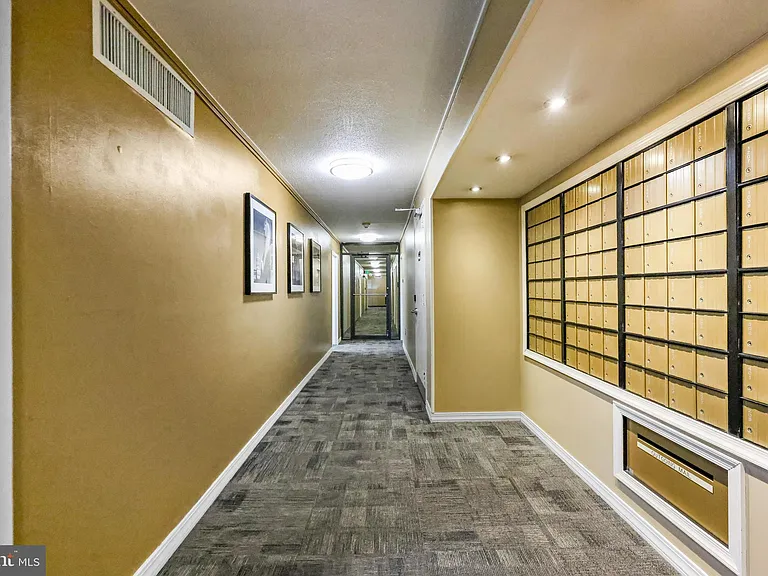 1 E University Pkwy #106 — Photo 35