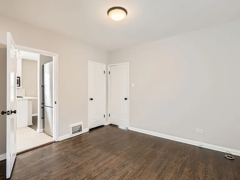 2210 S Clarkson St — Photo 17