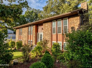 1215 S Dogwood Dr, Maryville, TN 37804