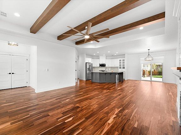 4th image of 409 Castle Rock Dr