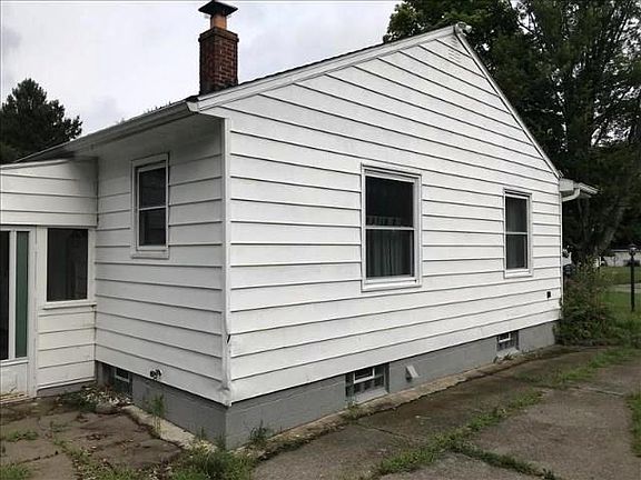 4th image of 2598 Fackler Ave