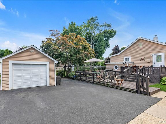 3rd image of 369 Maple Avenue