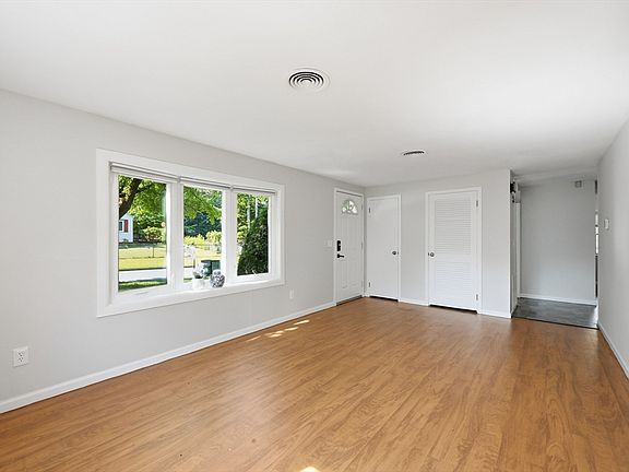3rd image of 60 Keddy St
